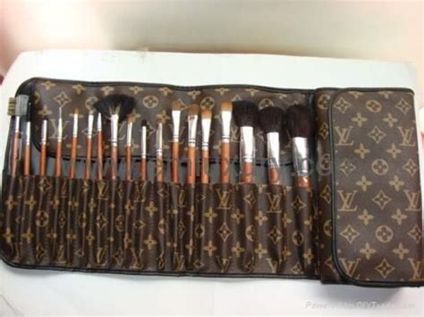 louis vuitton makeup brushes.